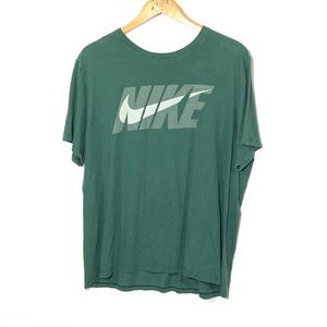 Nike athletic short sleeve t-shirt